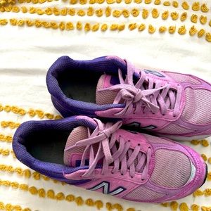 New Balance gym shoes women’s